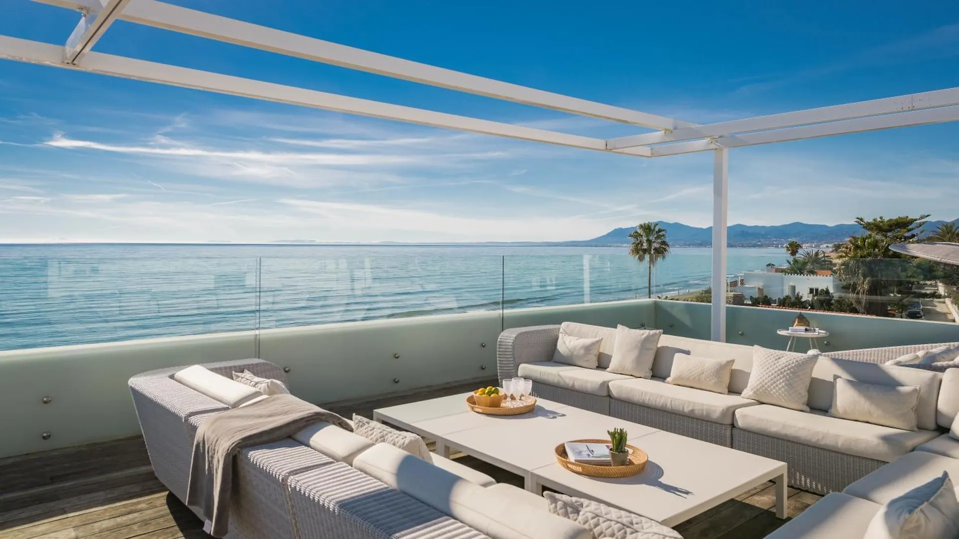 מארבלה Breath Taking Front Line Beach Villa With Sauna & Jacuzzi