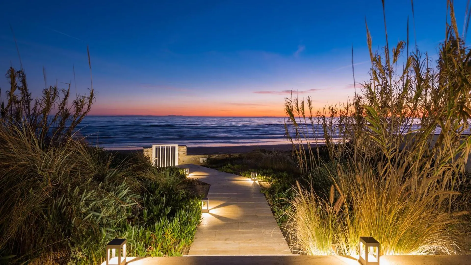 מארבלה Breath Taking Front Line Beach Villa With Sauna & Jacuzzi