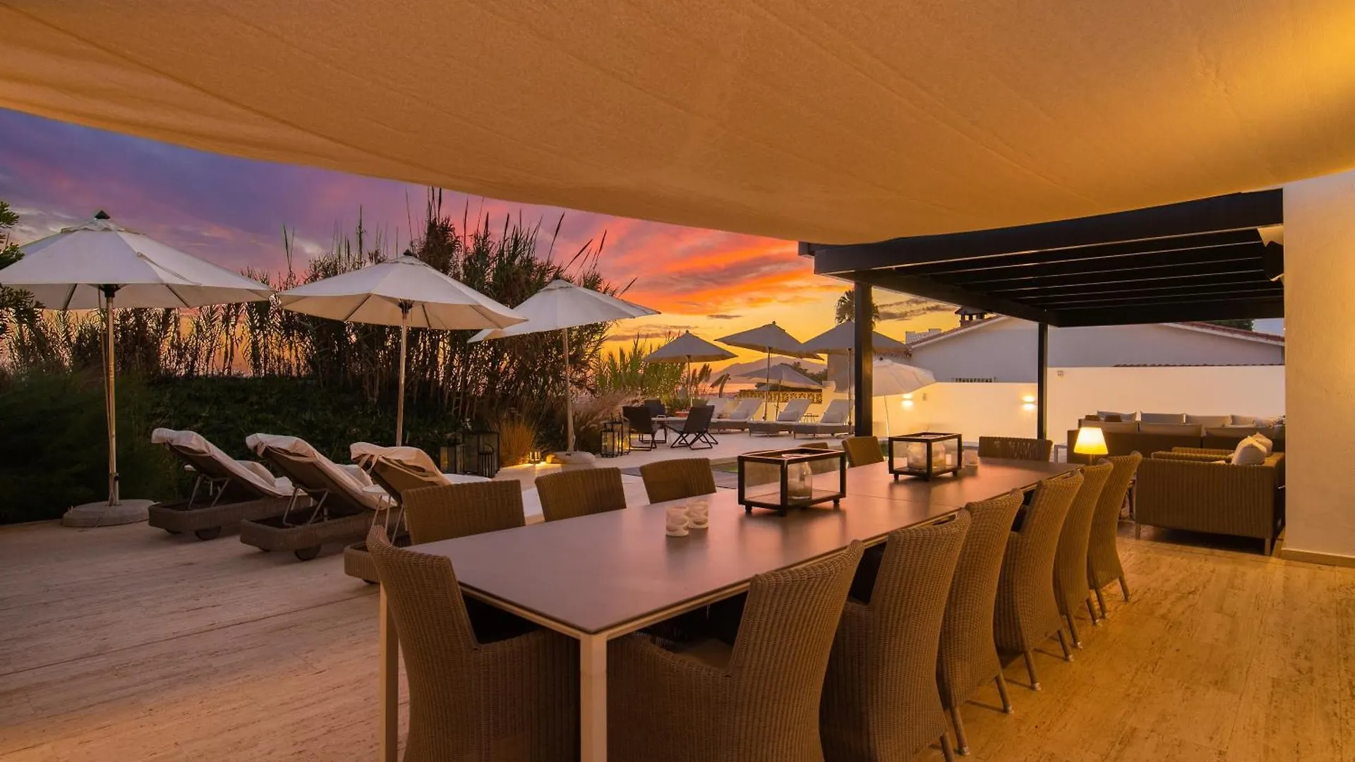 מארבלה Breath Taking Front Line Beach Villa With Sauna & Jacuzzi