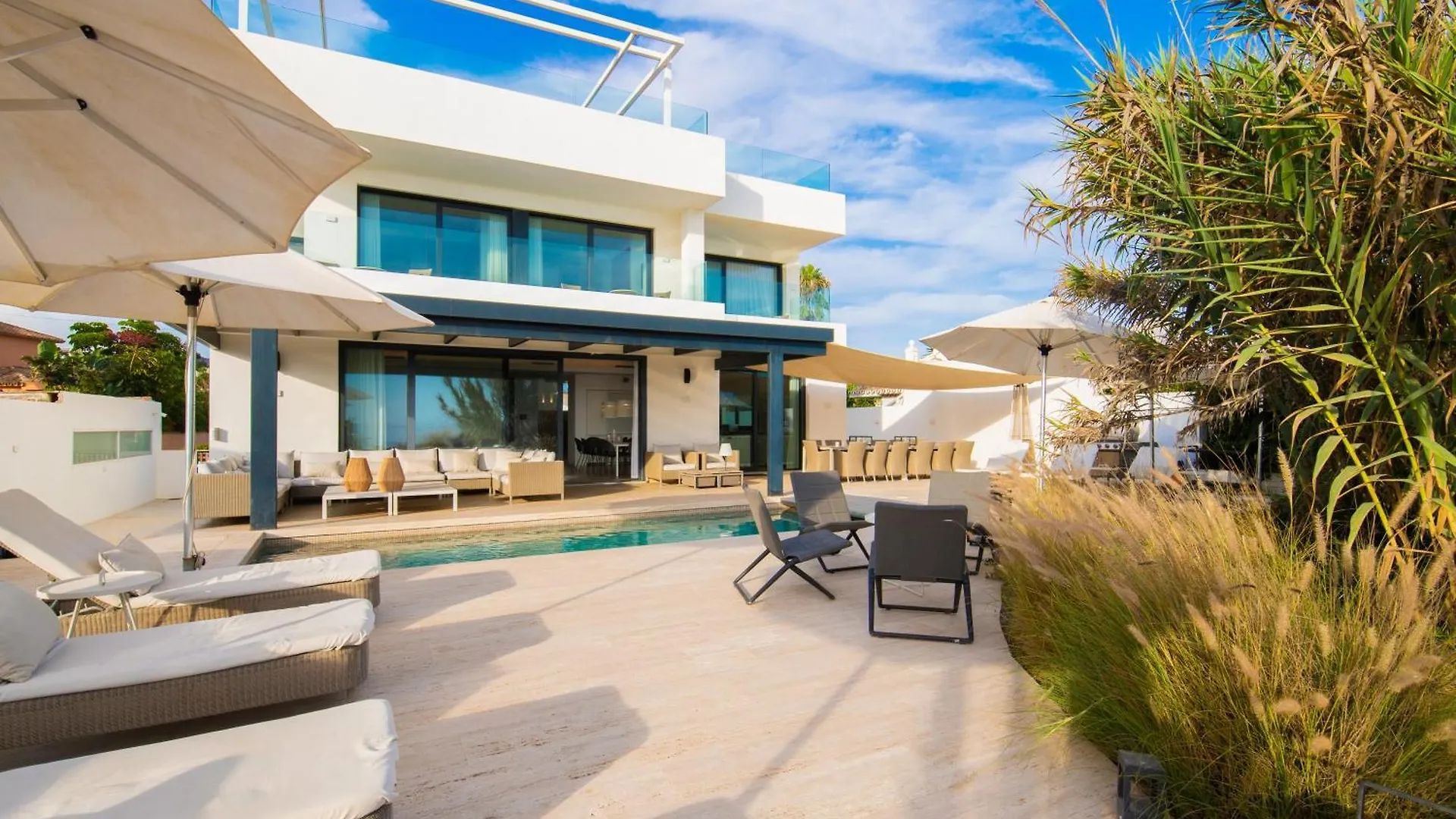 מארבלה Breath Taking Front Line Beach Villa With Sauna & Jacuzzi 0*,  ספרד
