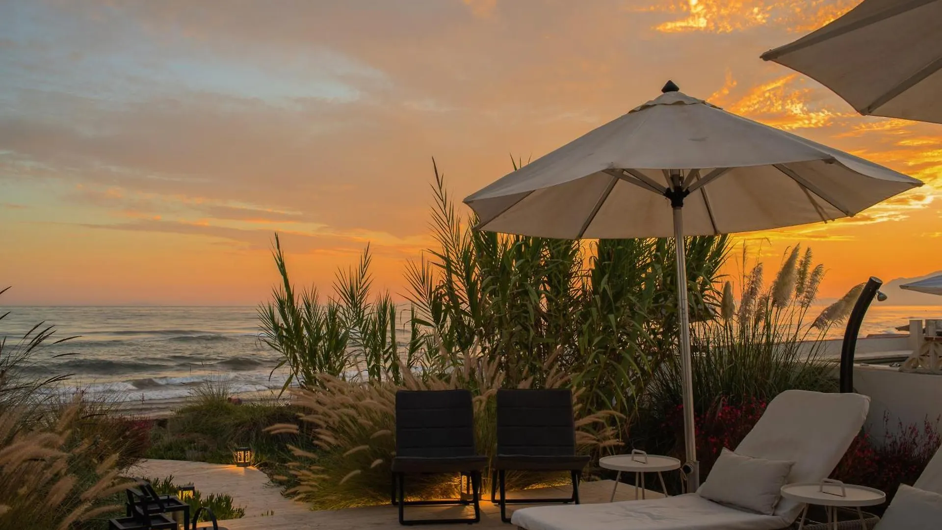מארבלה Breath Taking Front Line Beach Villa With Sauna & Jacuzzi