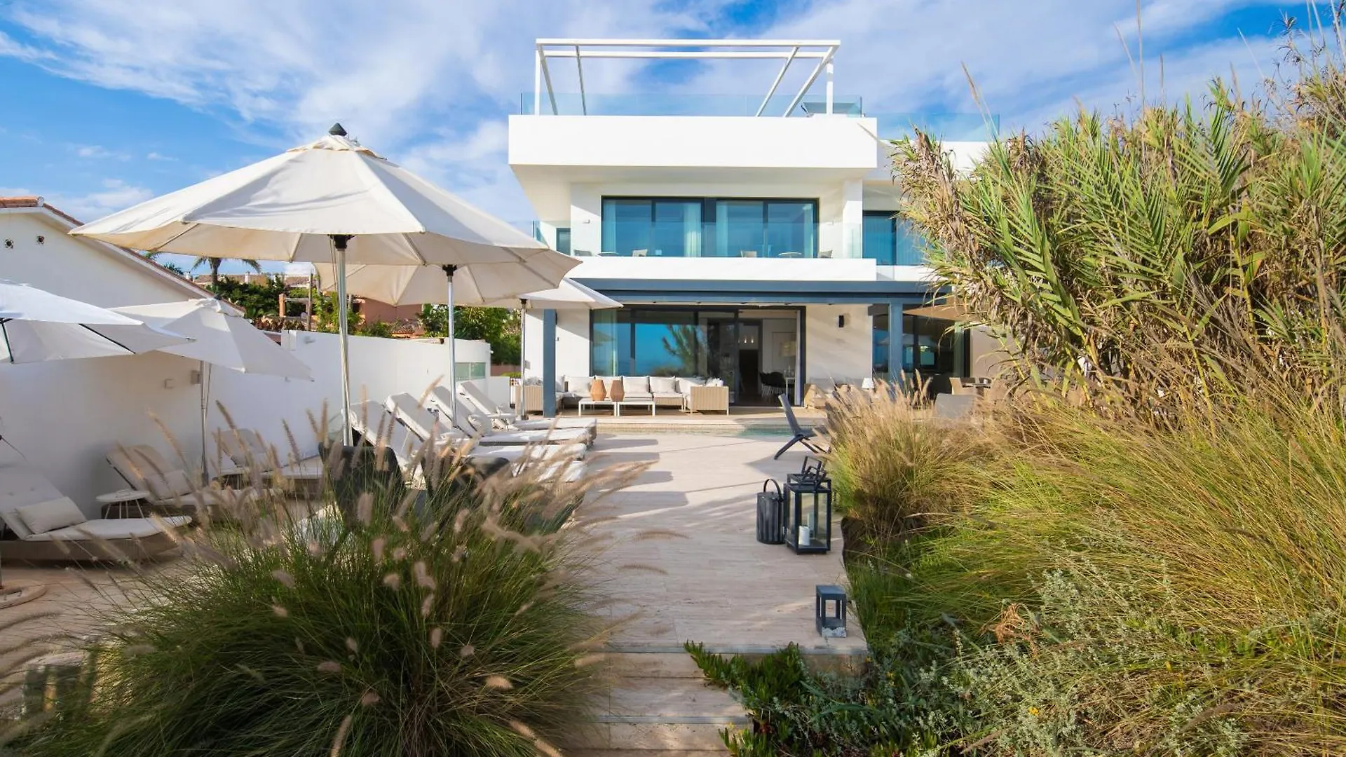 מארבלה Breath Taking Front Line Beach Villa With Sauna & Jacuzzi