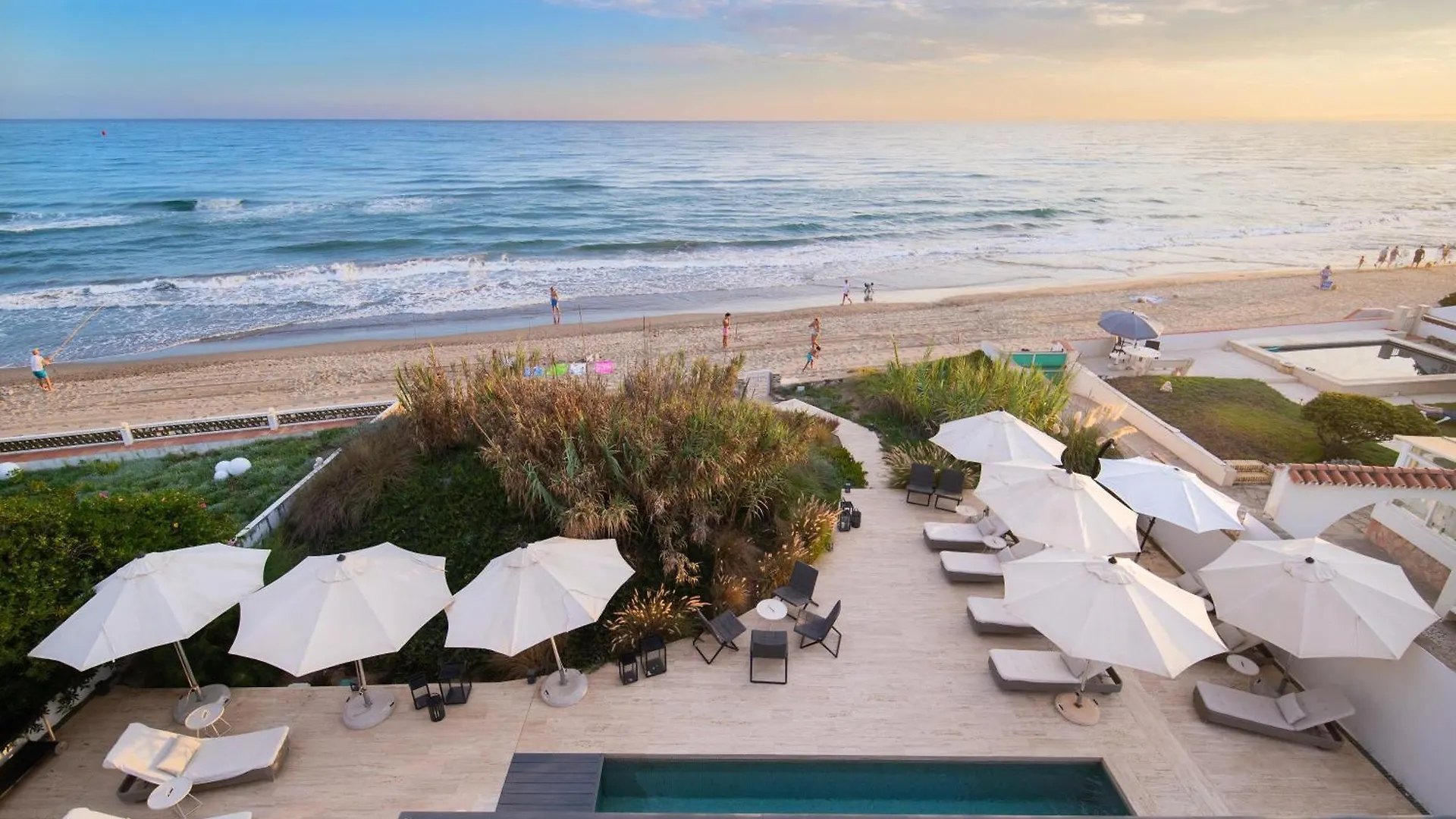 מארבלה Breath Taking Front Line Beach Villa With Sauna & Jacuzzi