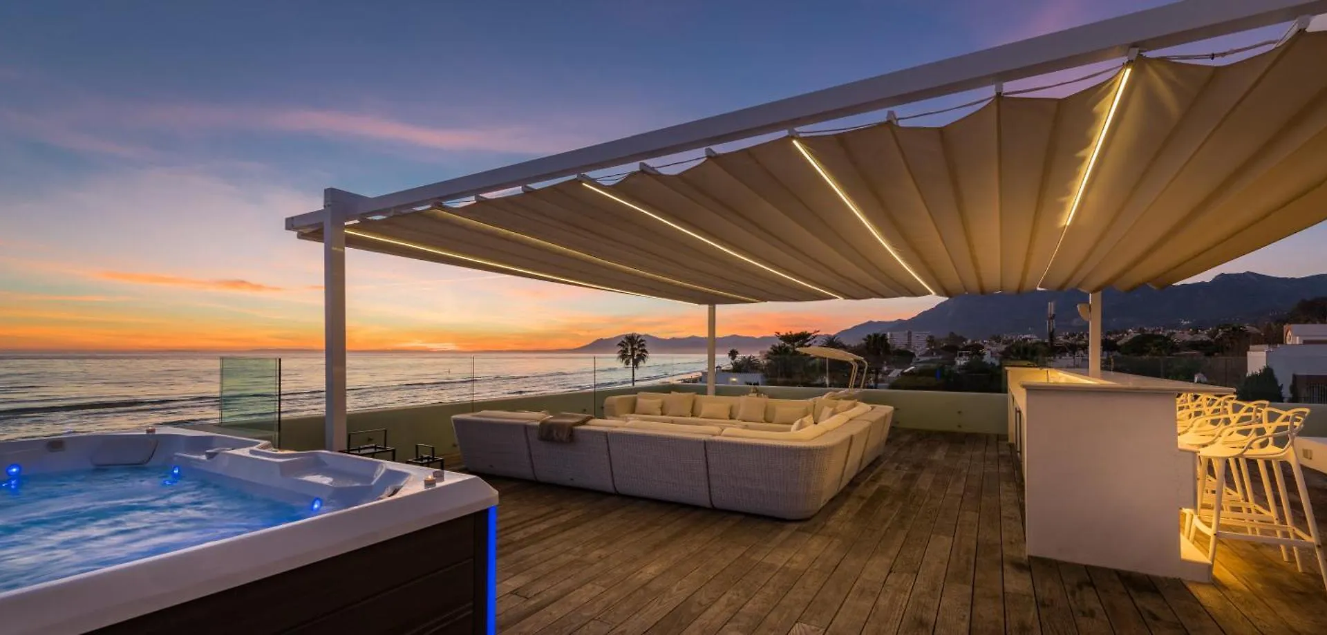 מארבלה Breath Taking Front Line Beach Villa With Sauna & Jacuzzi ספרד