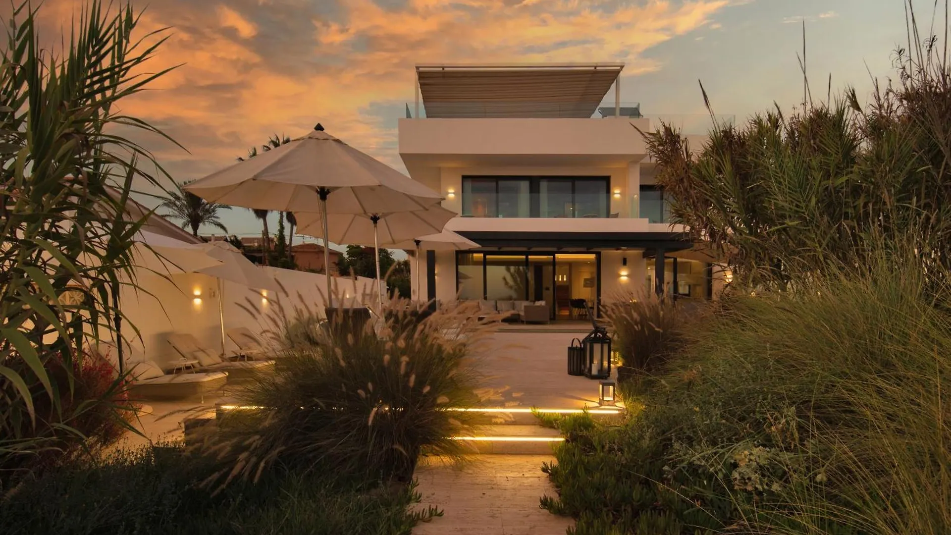 מארבלה Breath Taking Front Line Beach Villa With Sauna & Jacuzzi ספרד