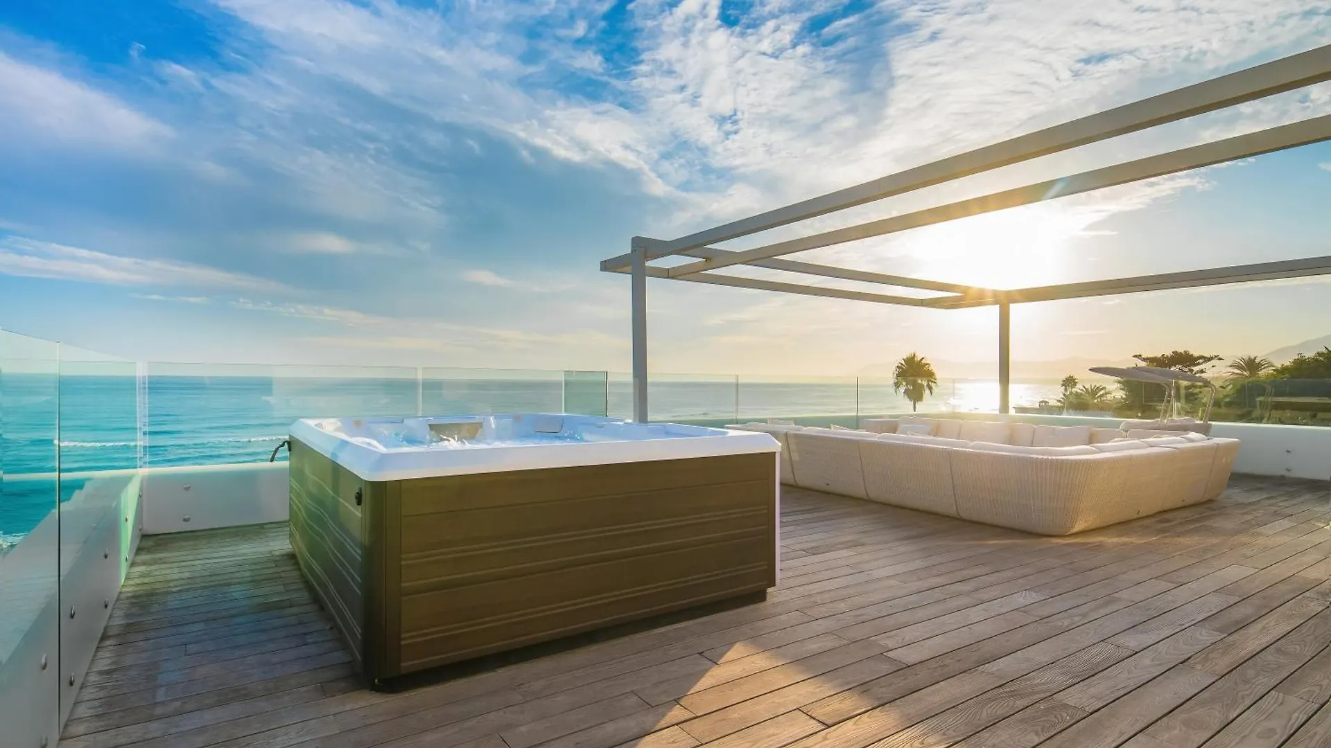 מארבלה Breath Taking Front Line Beach Villa With Sauna & Jacuzzi 0*,  ספרד