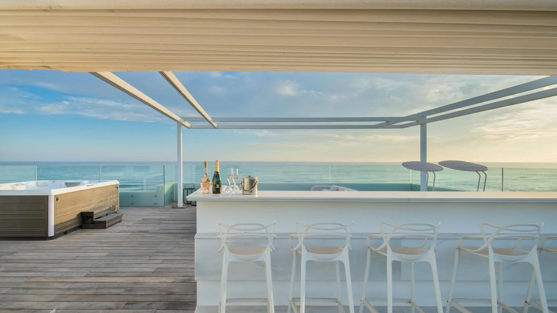 מארבלה Breath Taking Front Line Beach Villa With Sauna & Jacuzzi 0*,