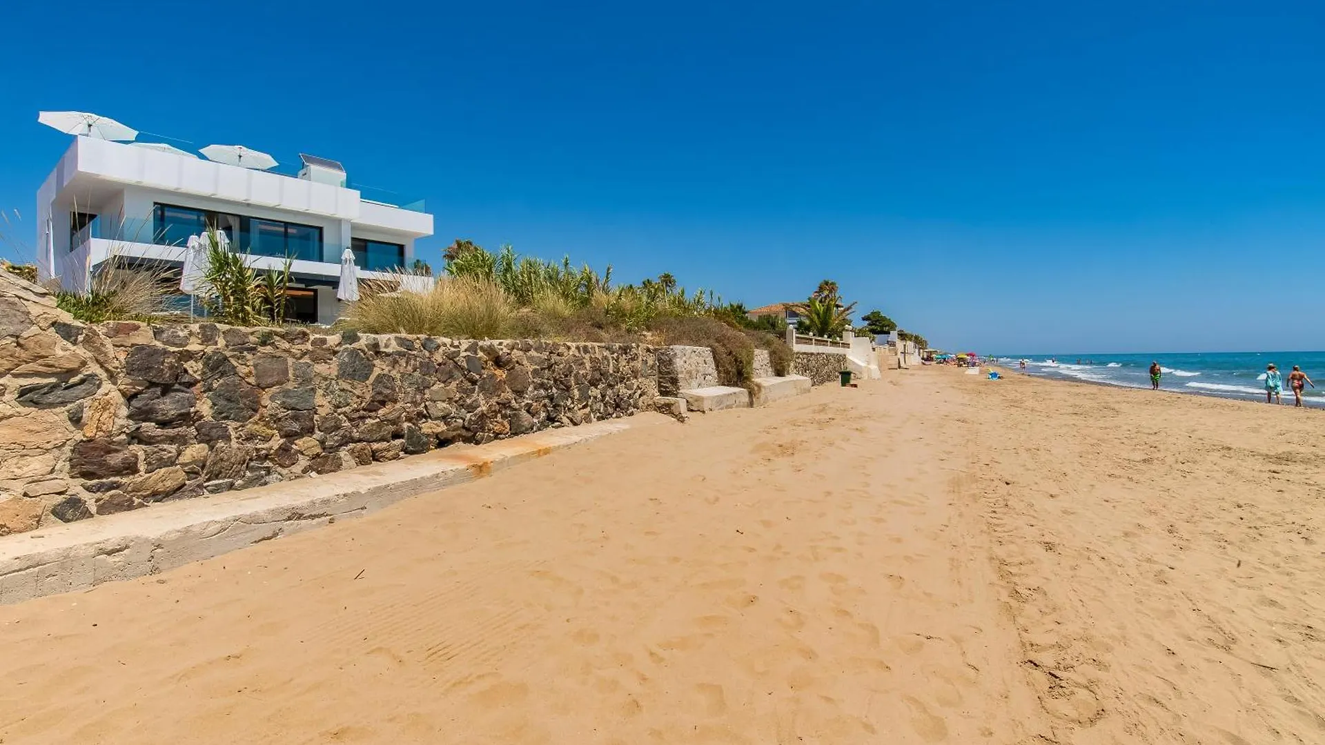 מארבלה Breath Taking Front Line Beach Villa With Sauna & Jacuzzi