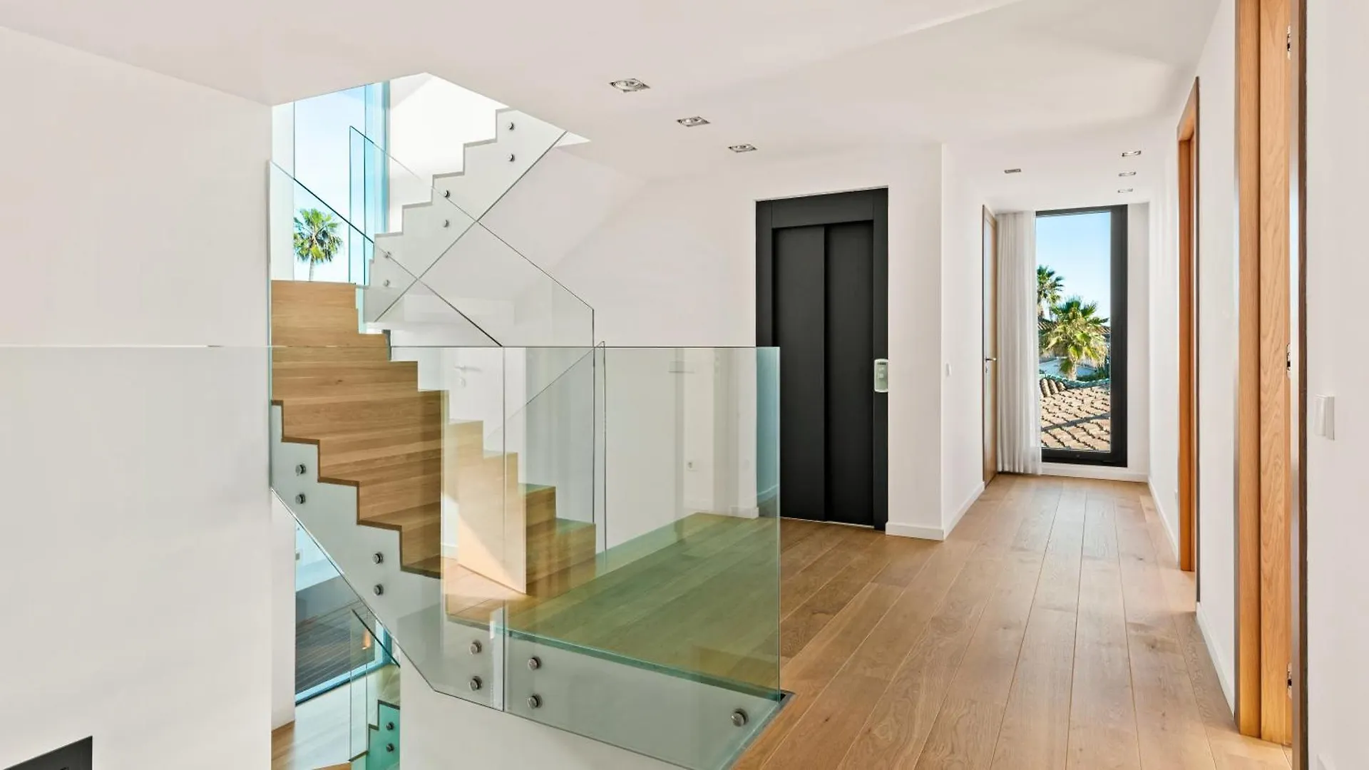 מארבלה Breath Taking Front Line Beach Villa With Sauna & Jacuzzi ספרד