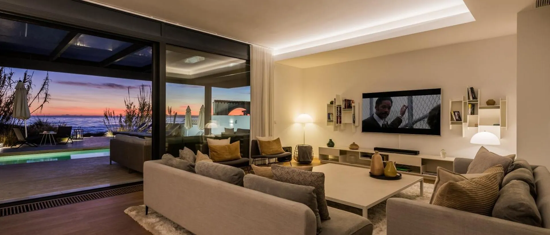 מארבלה Breath Taking Front Line Beach Villa With Sauna & Jacuzzi