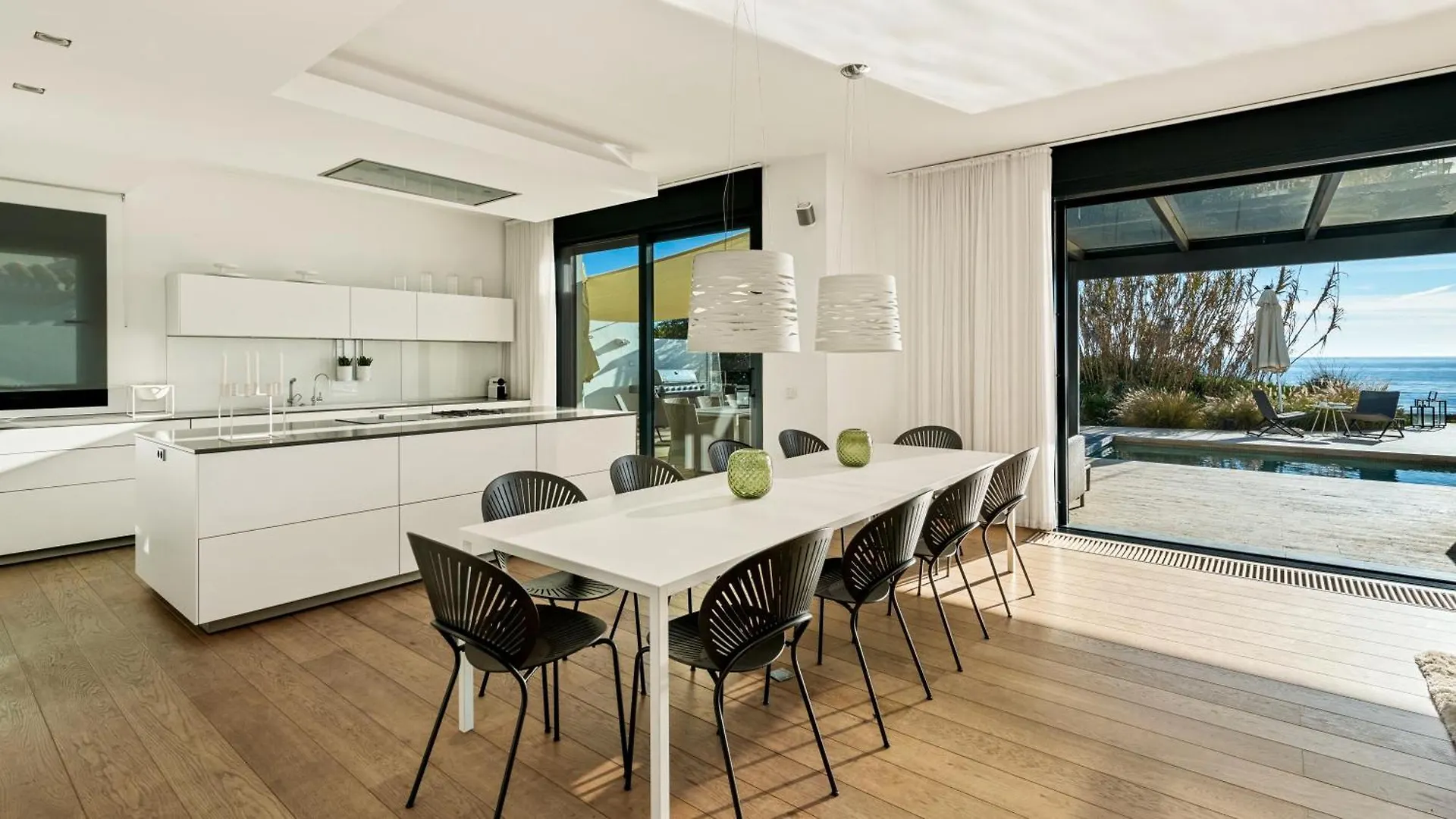 מארבלה Breath Taking Front Line Beach Villa With Sauna & Jacuzzi