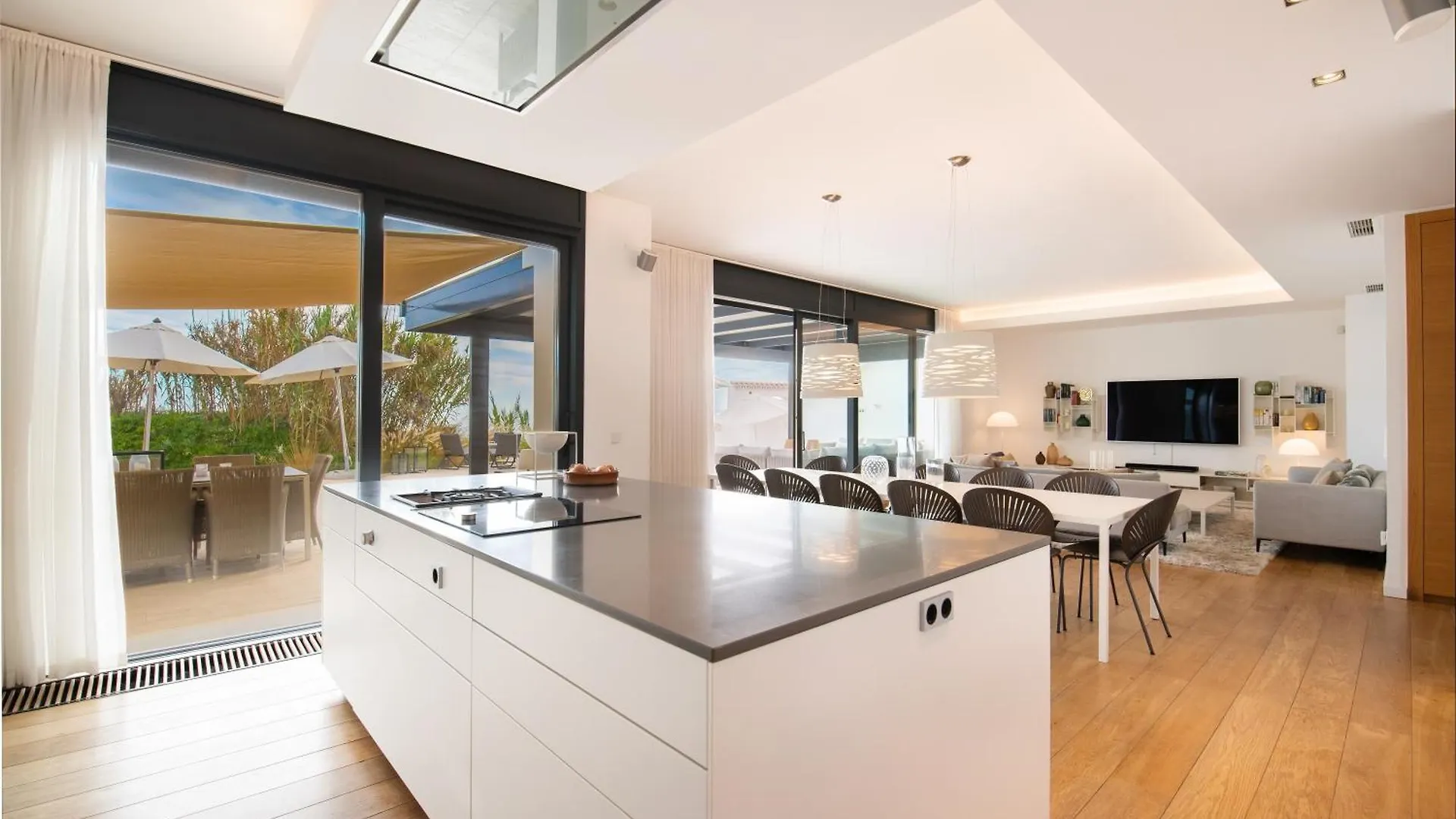 מארבלה Breath Taking Front Line Beach Villa With Sauna & Jacuzzi 0*,  ספרד