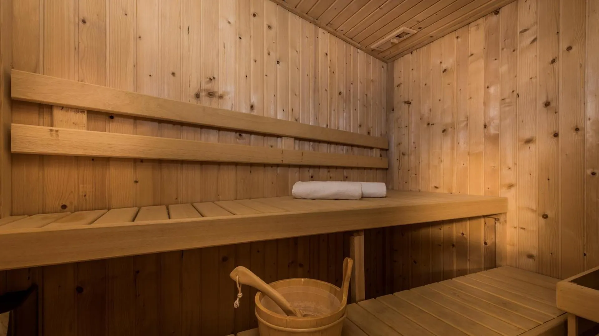 מארבלה Breath Taking Front Line Beach Villa With Sauna & Jacuzzi