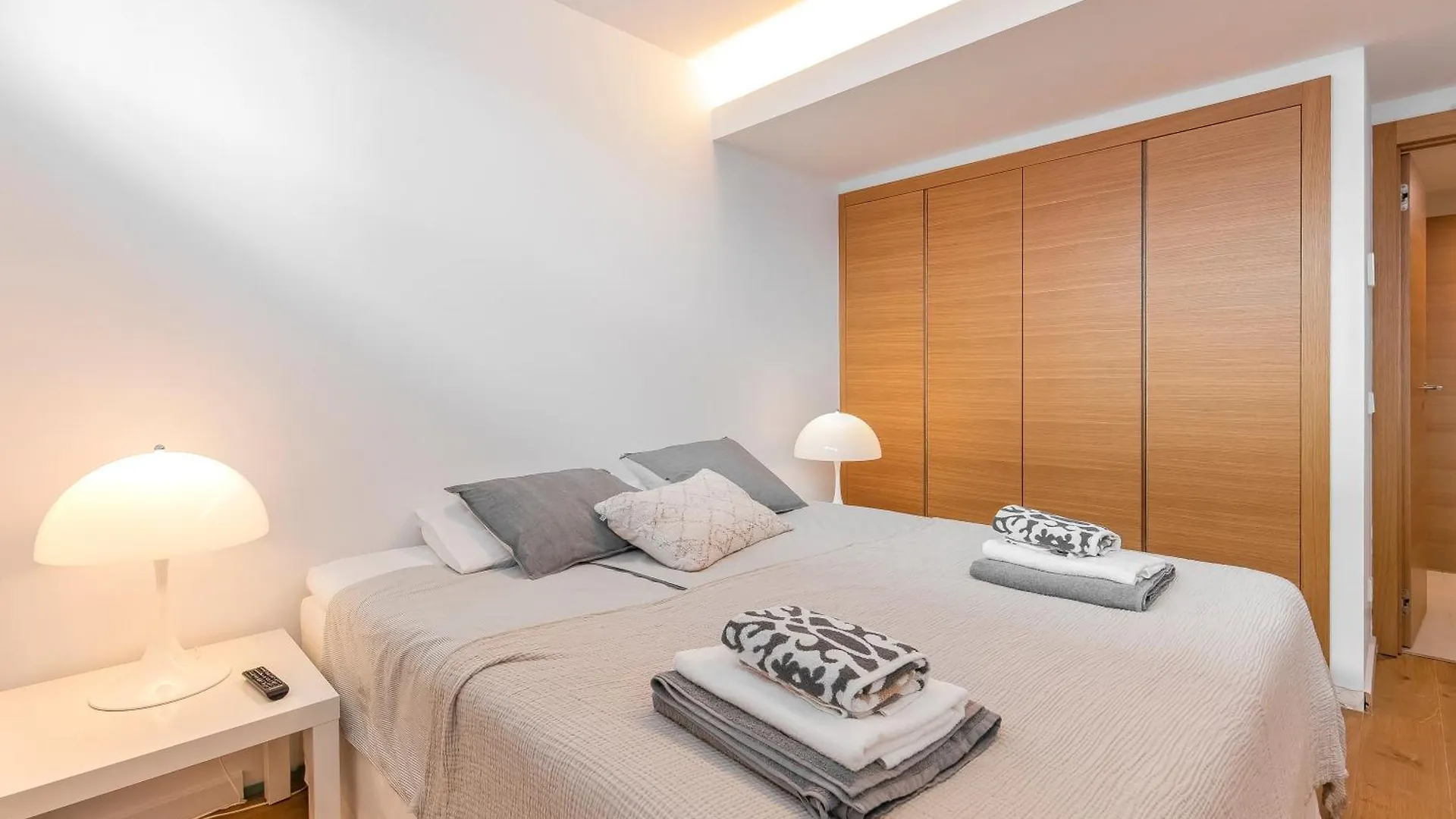 מארבלה Breath Taking Front Line Beach Villa With Sauna & Jacuzzi
