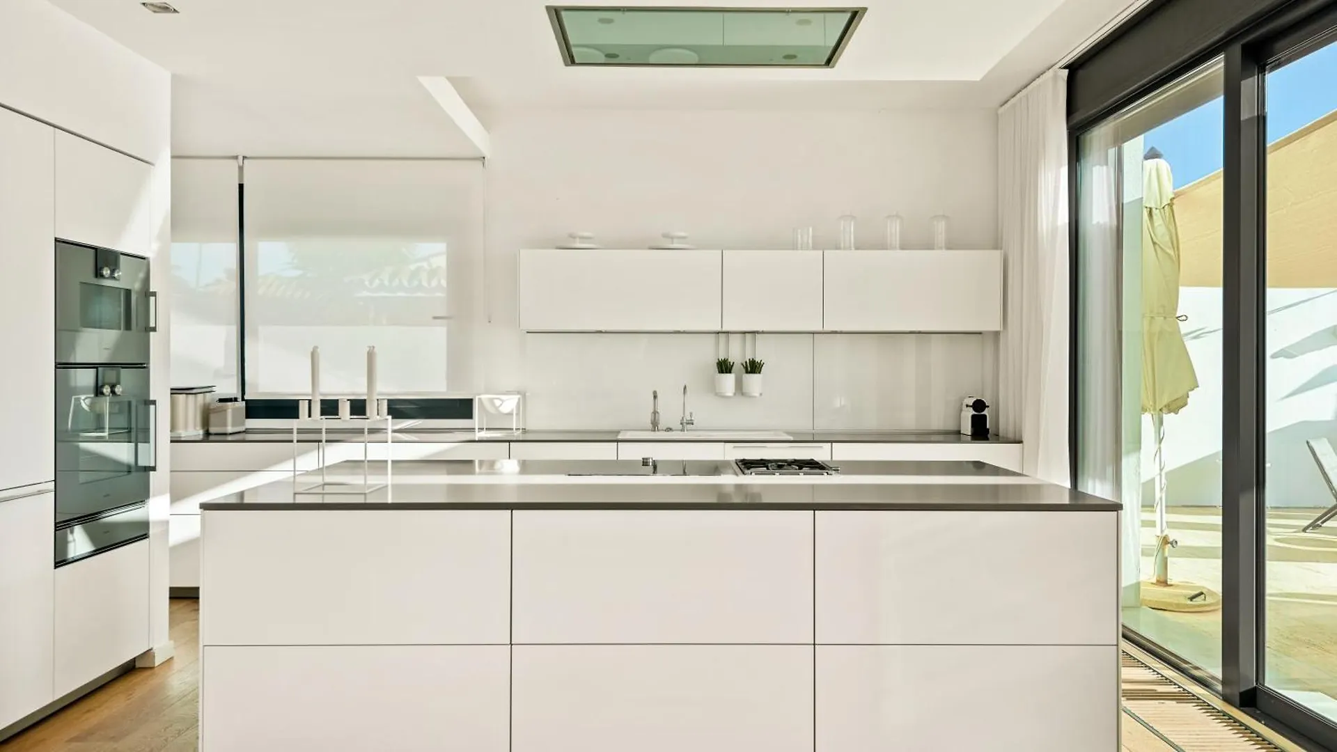 מארבלה Breath Taking Front Line Beach Villa With Sauna & Jacuzzi ספרד