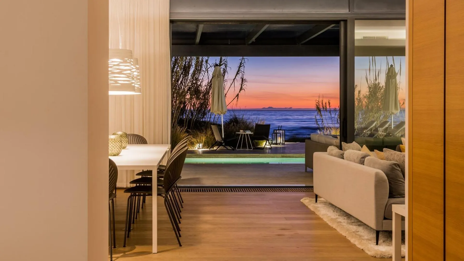 מארבלה Breath Taking Front Line Beach Villa With Sauna & Jacuzzi